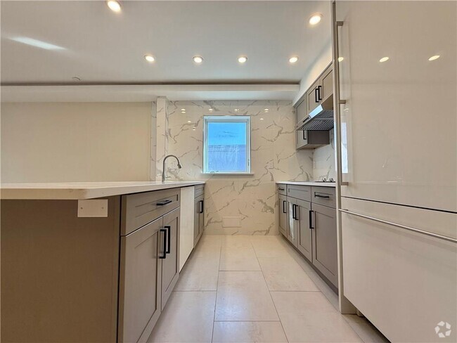 Building Photo - 143 Bay 31st St Unit 3FL Rental