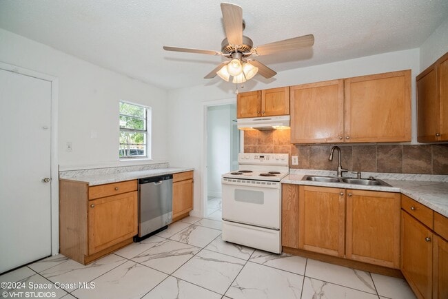 Photo - 2154 Henry St NE