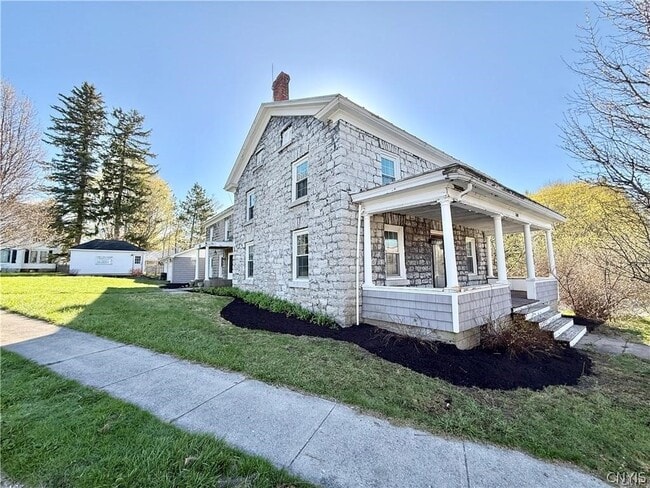 Photo - 100 N Main St