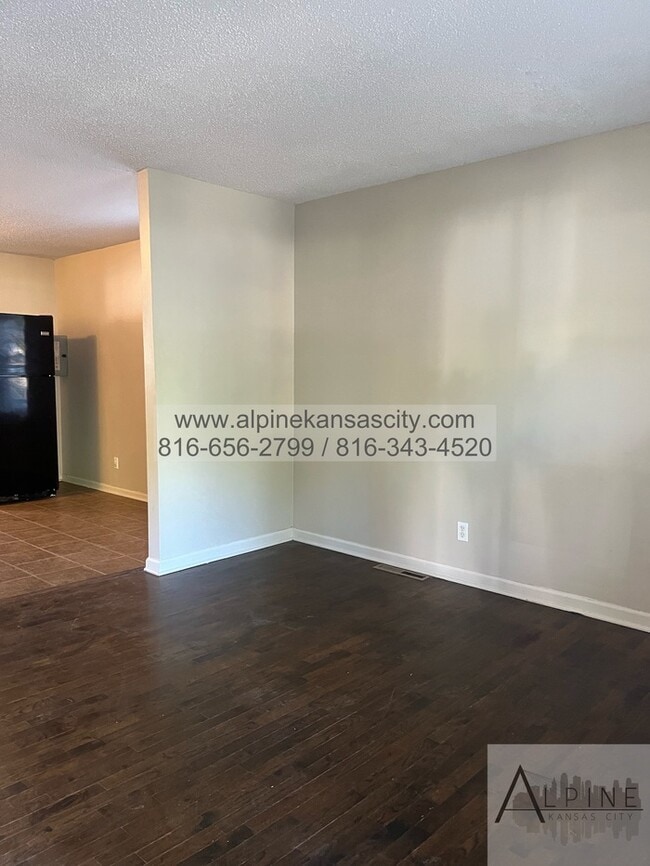 Photo - Cute Home near WOF!