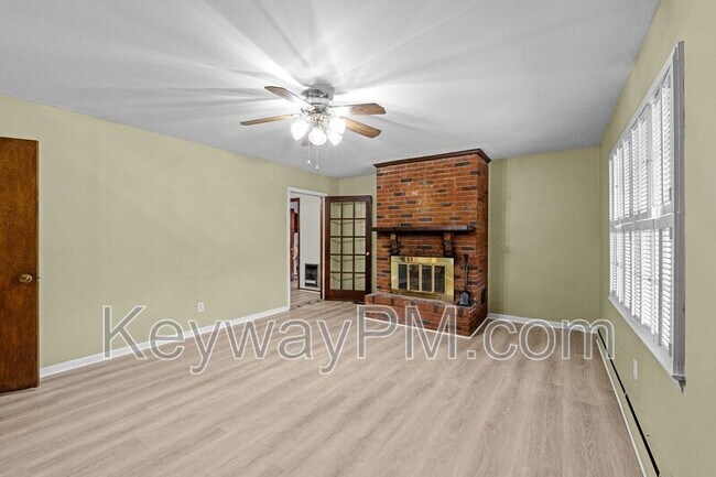 Photo - 161 Hickory Dr S Cir