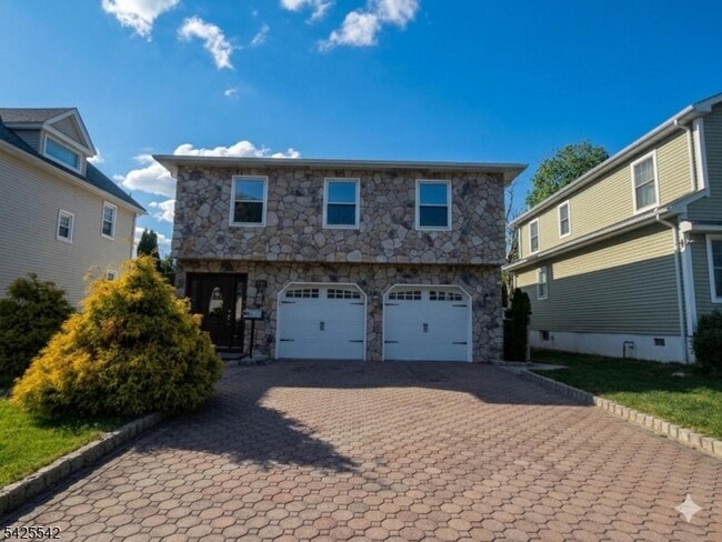 Building Photo - 101 Bloomingdale Ave