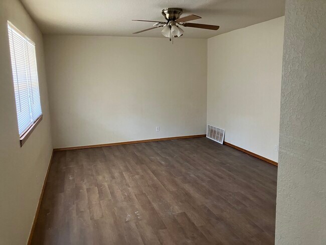 Photo - 517 Cottonwood Ln