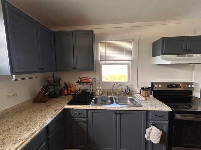 Photo - 230 Broadview Dr