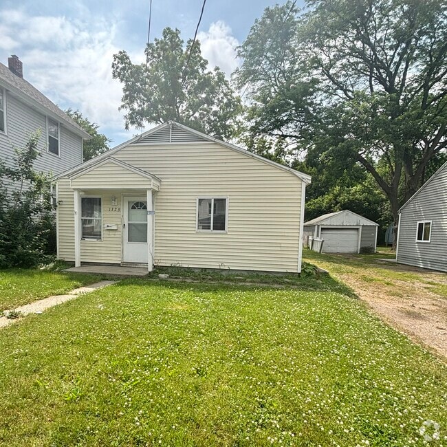 Building Photo - 1329 Roosevelt Ave Rental