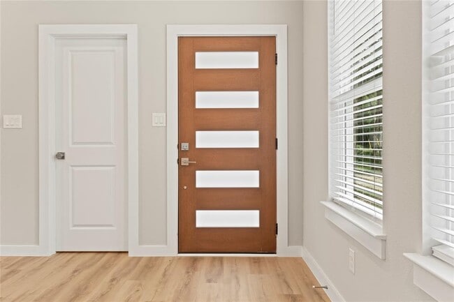 Photo - 240 Shadow Oak Dr