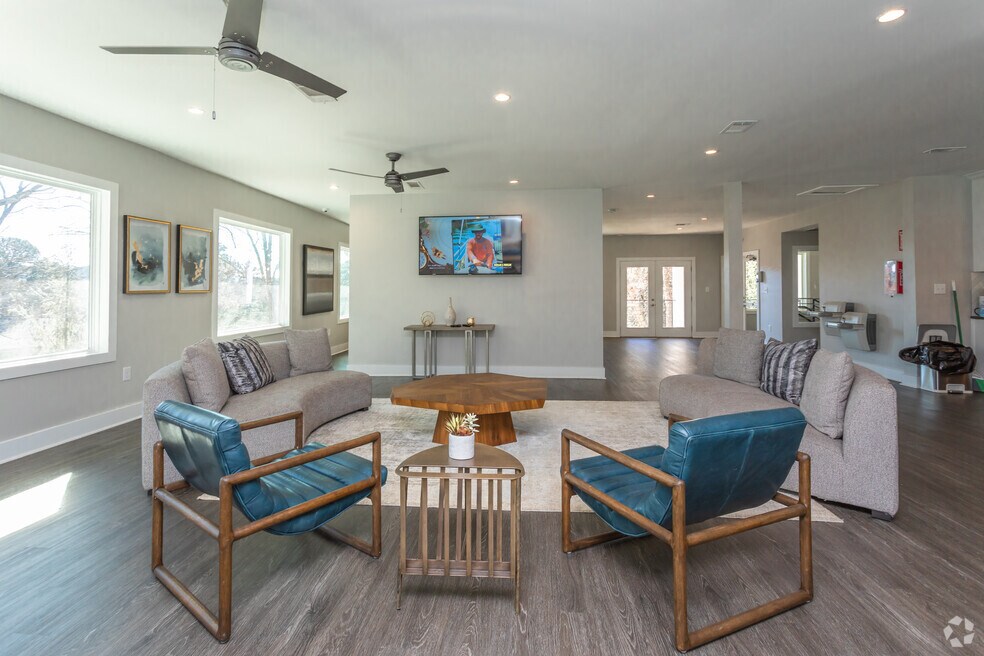 2BR, 2BA - 1660SF