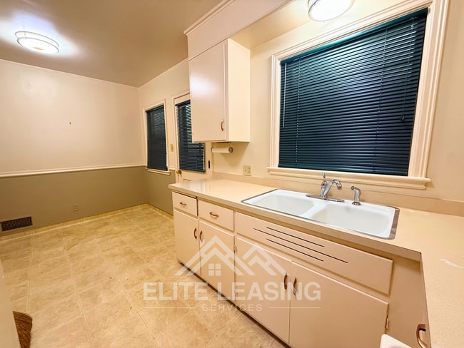 Photo - 1826 SW Campbell Ave