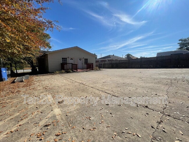 Photo - 4741 Armour Rd