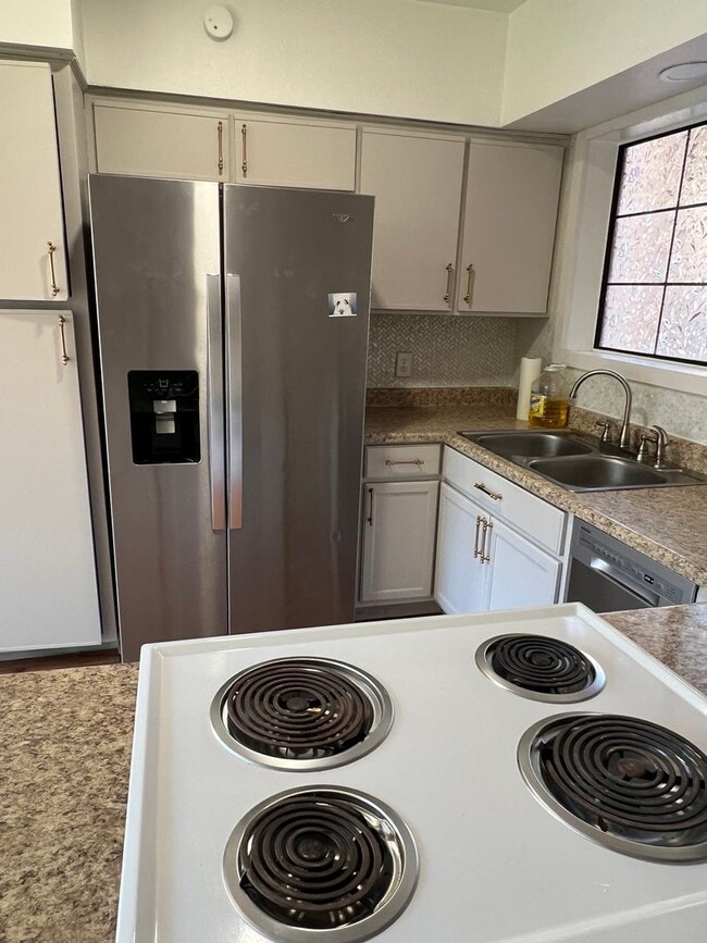 Photo - 3 Bedroom 2 bath Condo in Midvale!