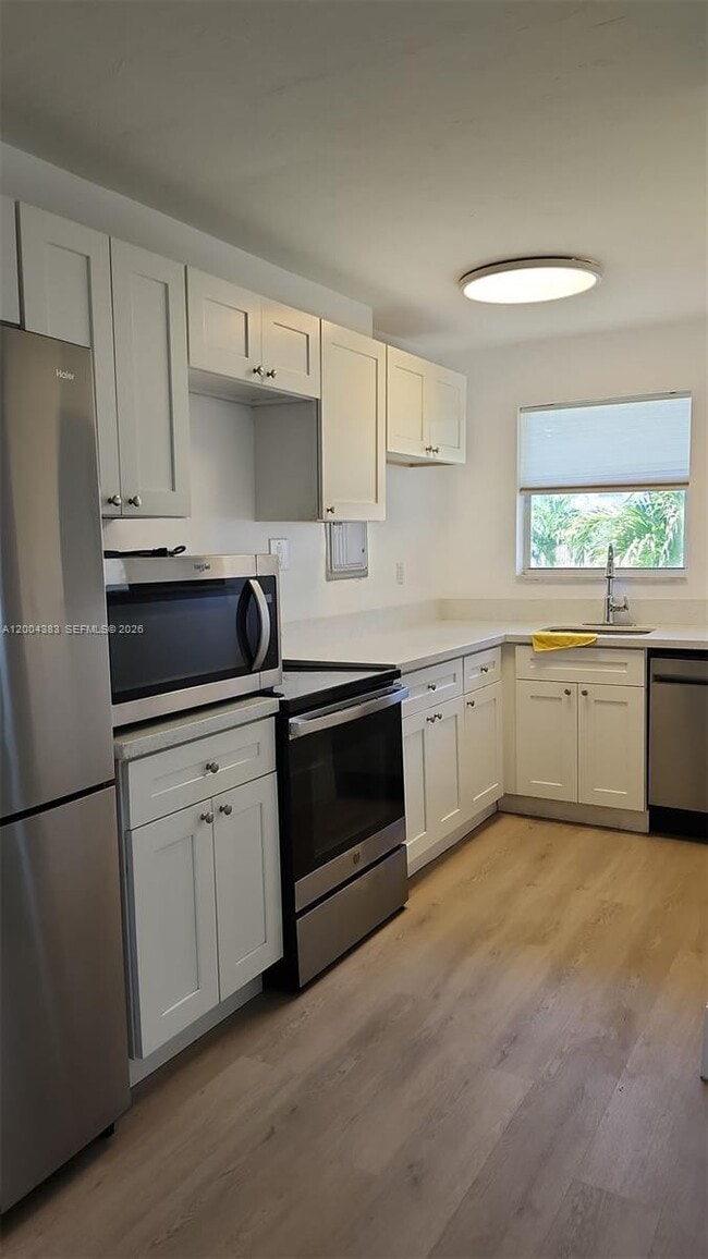Building Photo - 2651 NW 13th St Unit 41