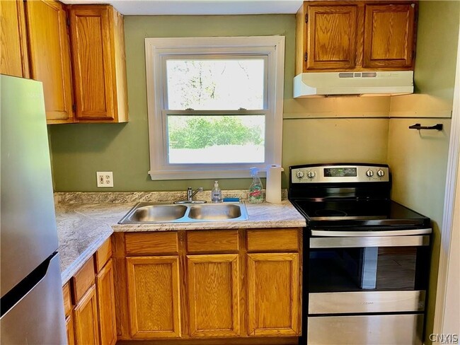 Photo - 220 Roxann Ave