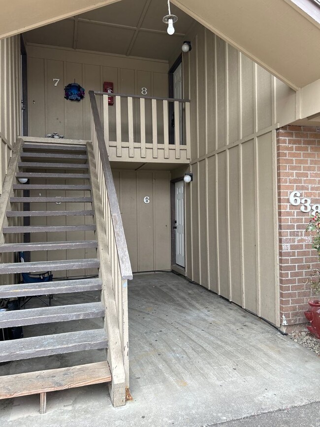 Photo - (905) Draper Arms Apartments - 2 Bedroom / 1 Bathroom (UPDATED) Unit 638-5 (R)
