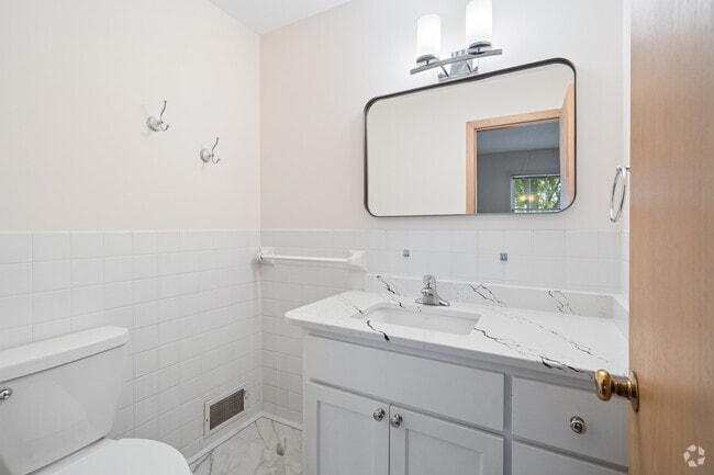 3 habitaciones, 1,5 baños - 1350 pies cuadrados - Baño principal