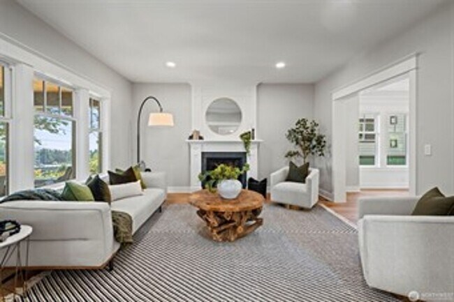 Photo - Grand 4 bedroom Wallingford Home with Nann...