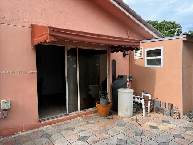 Building Photo - 15005 SW 64th St Unit 15005