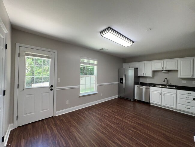 Photo - 1126 Maple Tree Ln