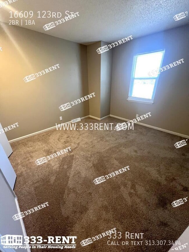 Photo - 16609 W 123rd St