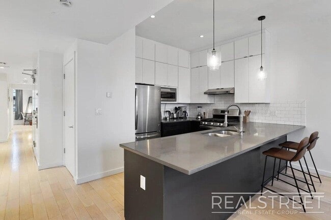 Photo - Spacious Bushwick 6BR with Open Kitchen, Laundry & Roof Deck Unit 3