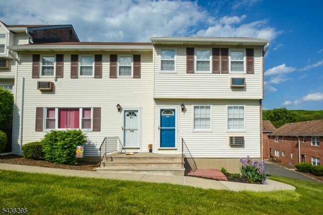 Building Photo - 322 Richard Mine Rd Unit W12