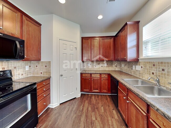 Photo - 10922 Adelaide Ct