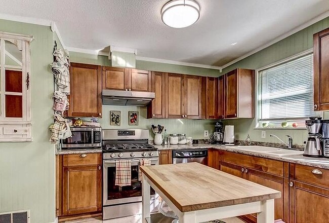 Photo - 106 Penrose Dr