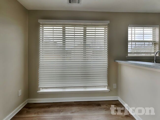 Photo - 530 Mackinaw Dr