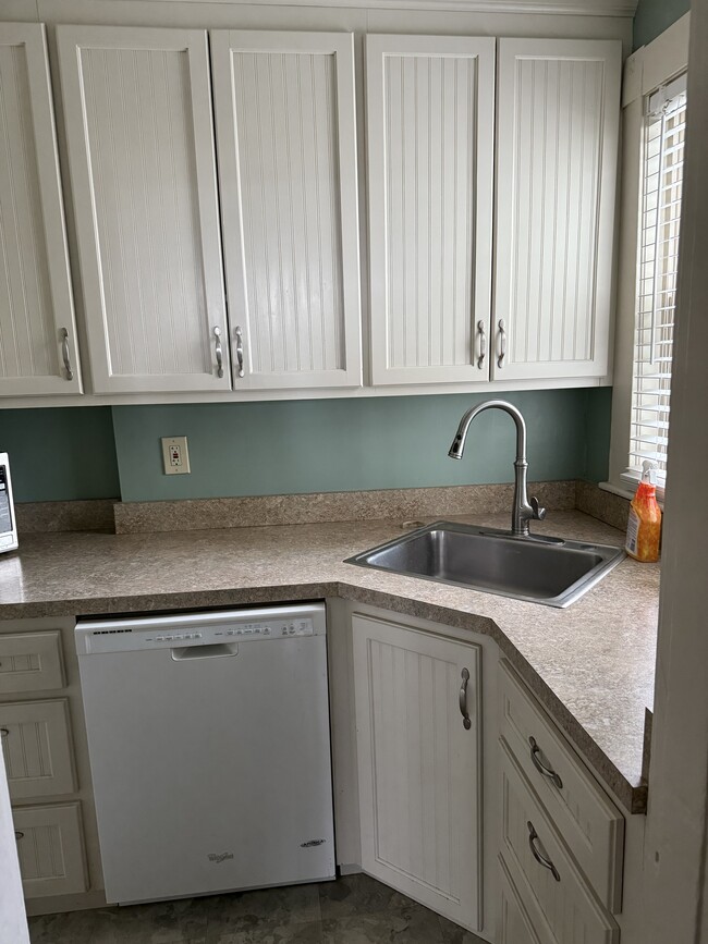 Photo - 384 North Rd Apartment Unit A