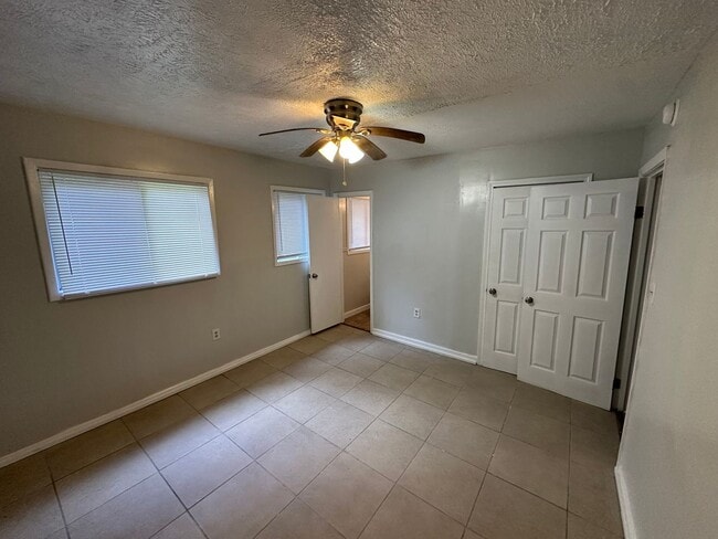 Photo - 2748 Woodside Dr