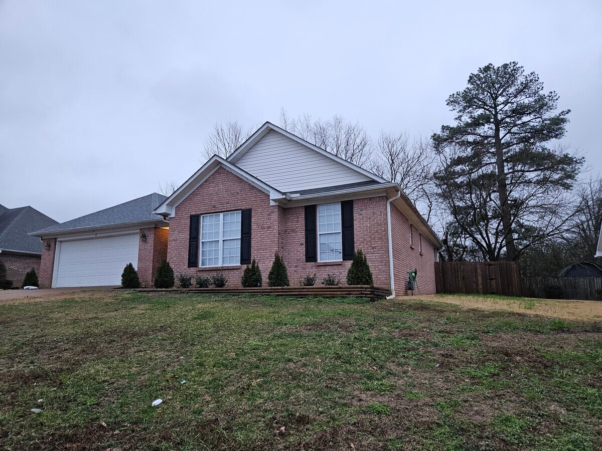 Photo - 8 Walnut Grove Cove