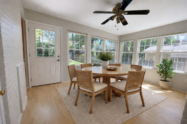 Photo - 5817 KINGSWOOD