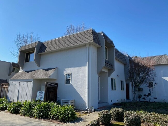 Photo - 20563 Yeandle Ave