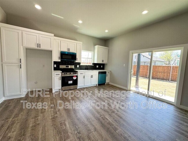 Photo - 2025 Stuart St