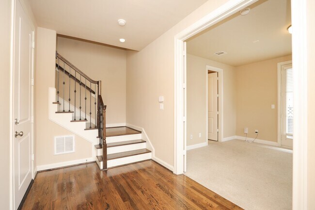 Photo - 1250 W 23rd St