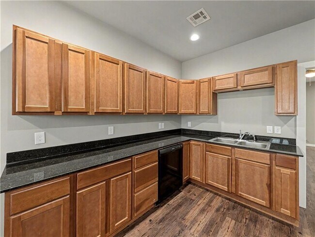 Photo - 862 Oakwood Ln