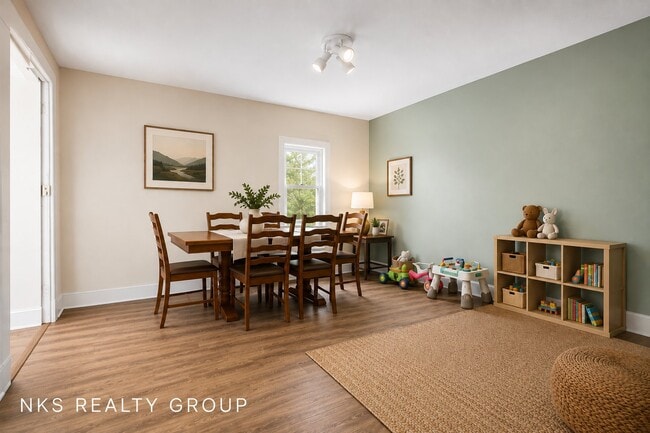 820 W Shiawassee St Unit B- Upstairs