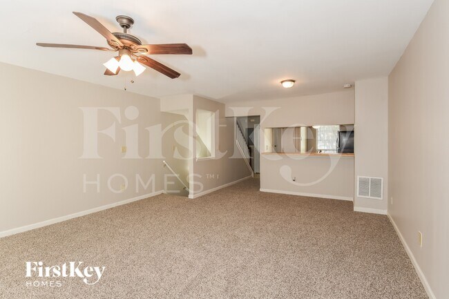 6582 Wellington Square