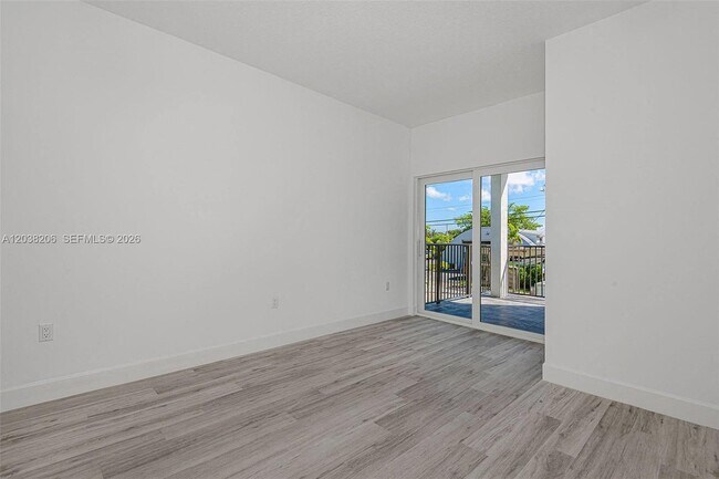 Photo - 635 NW 30th Ave