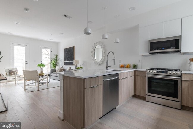 Photo - 1411 Oak St NW Unit 201