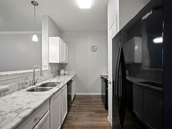 Building Photo - 5000 Culbreath Key Way