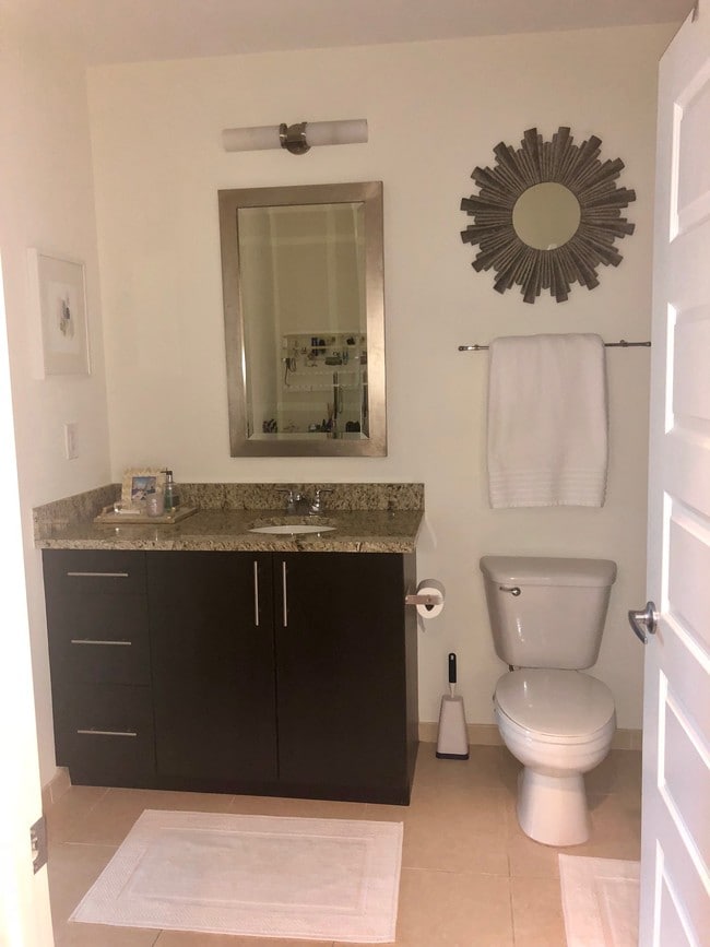 1080 Peachtree St NE Unit 1015