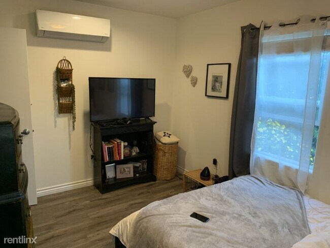 Photo - 2 br, 1 bath Condo - 4340.5 Normal ave