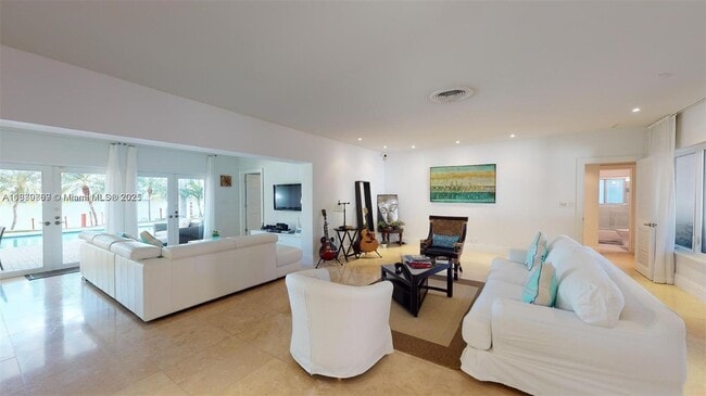 Photo - 6015 Pine Tree Dr