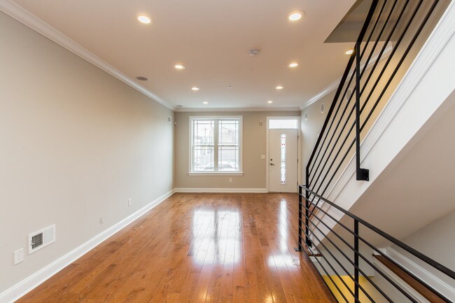 Photo - 2040 Reed St