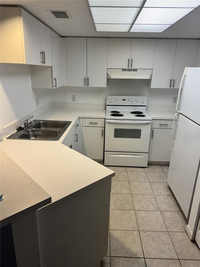 Photo - 2131 SE 10th Ave Unidad 1119