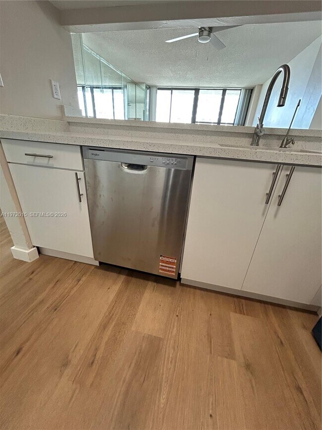 Photo - 600 NE 36th St Unidad 1519