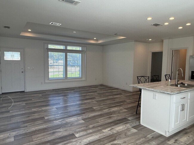 112 Paradise Dr