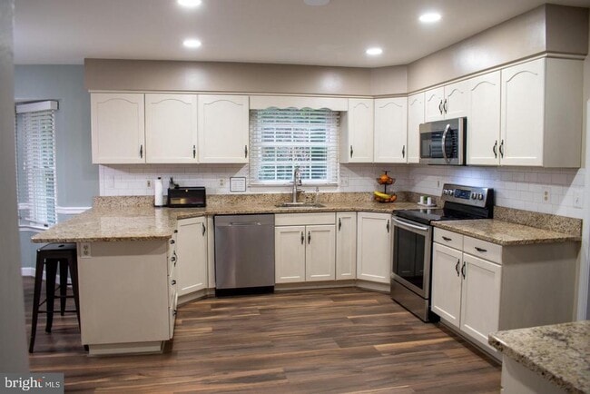 Photo - 105 Westmorland Ct