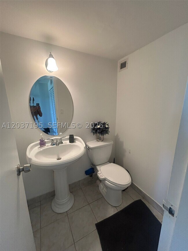 Photo - 16909 N Bay Rd Unit 512
