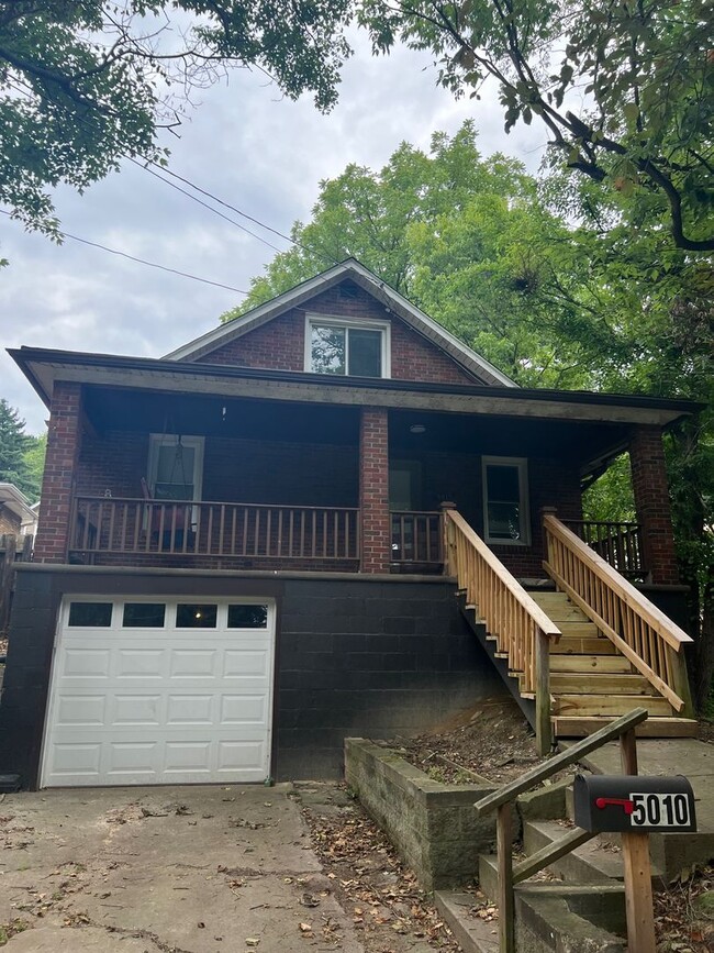 Building Photo - Newly Renovated 2 Bedroom 1 Bathroom in Verona- Garage and Stainless Appliances